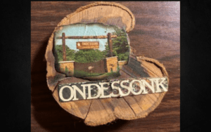 Ondessonk wooden entrance sign.
