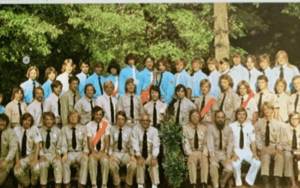 Large group photo of uniformed people.