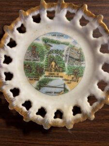 Ondessonk souvenir plate, scenic illustration.